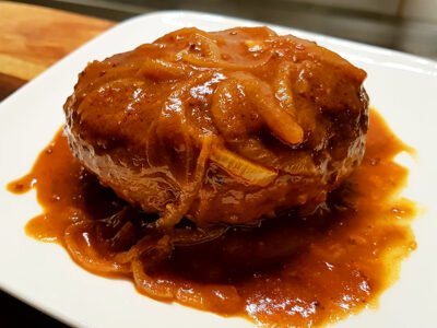 4 februari: Salisbury steak met jus, gebakken of gekookte aardappelen, bloemkool, spruitjes en salade